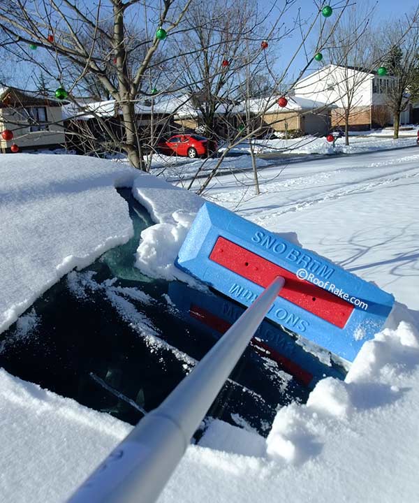 The Auto Snow Brum - Remove snow from cars with a snow broom